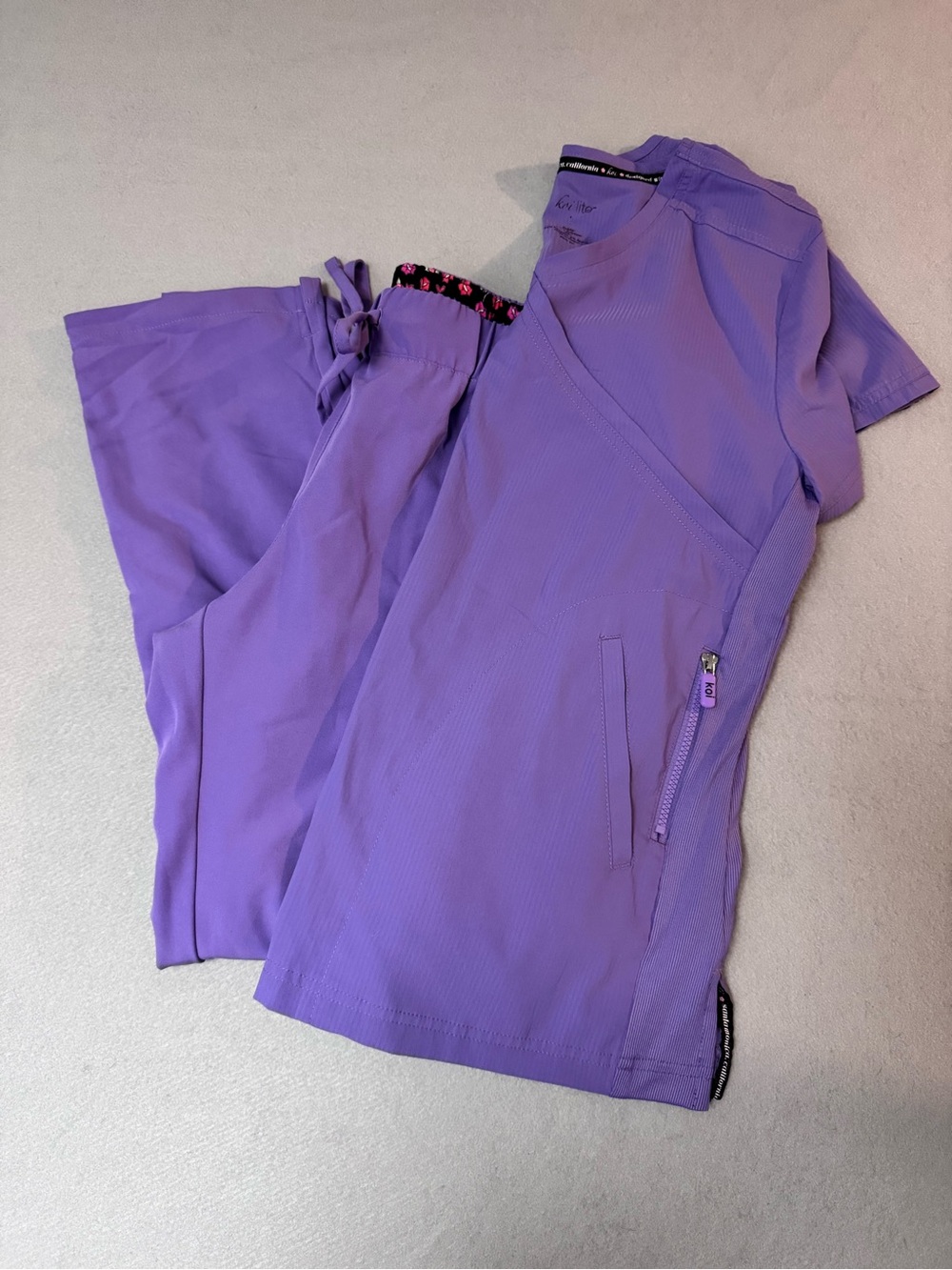 Koi Lite X Betsey Johnson Women’s Scrub Set Size Large